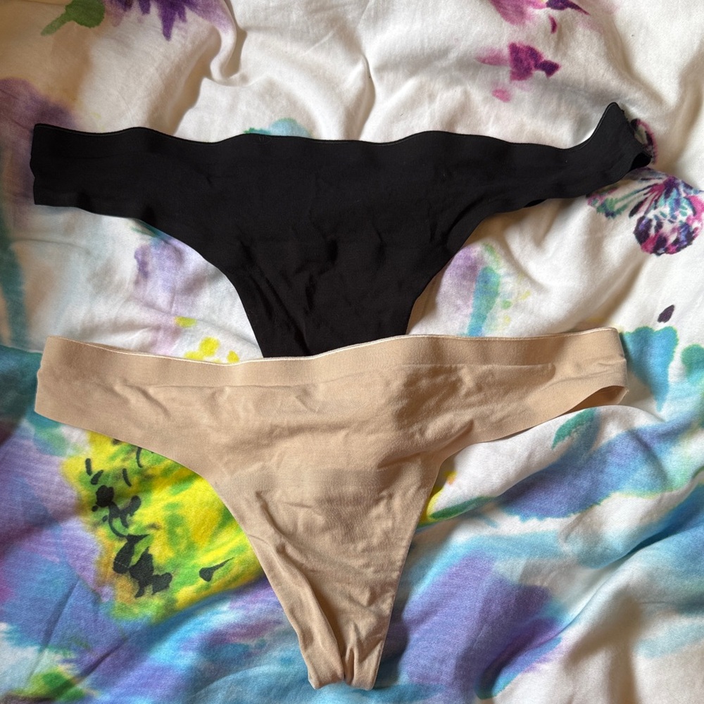 Huha seamless low-mid rise thong Black and Tan